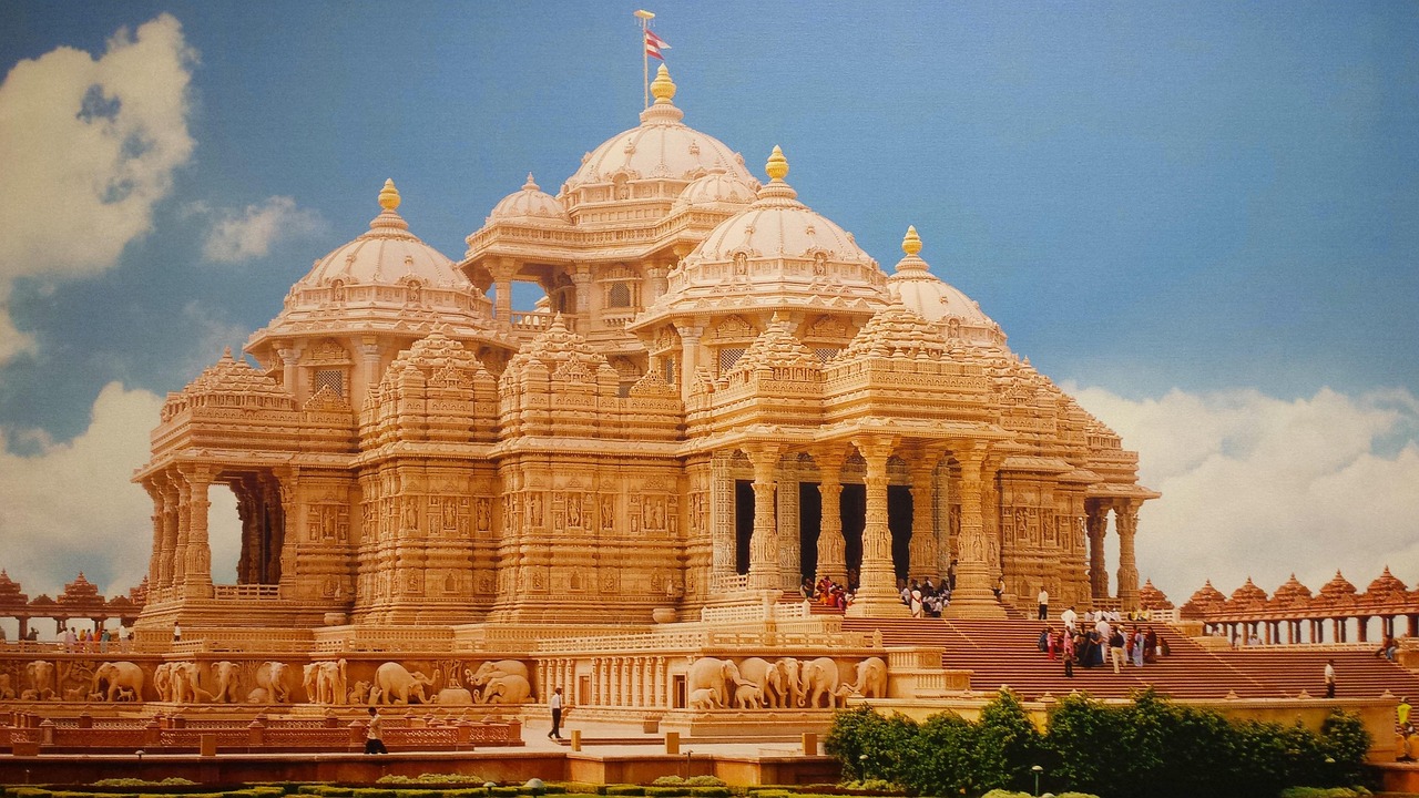 Medical Tourism. BAPS Shri Swaminarayan Akshardham, Gandhinagar