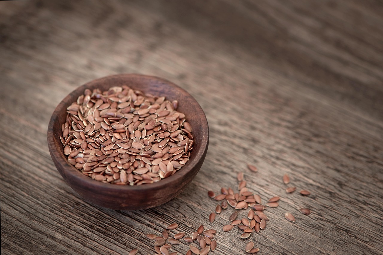 A picture of high fiber flax seeds in a bowl. Fibermaxxing